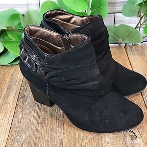 Andrew Geller ankle booties in black suede Size 6.5
